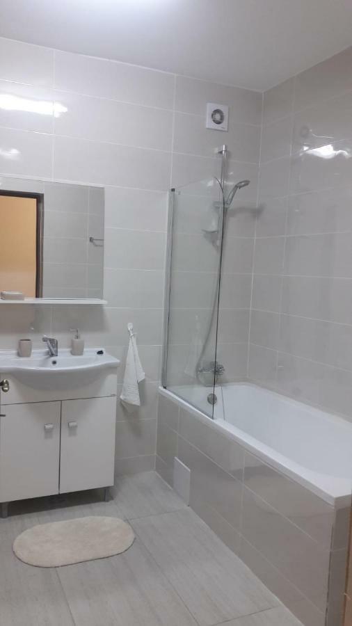 Travel Homzzz Apartments Târgu-Mureş Buitenkant foto